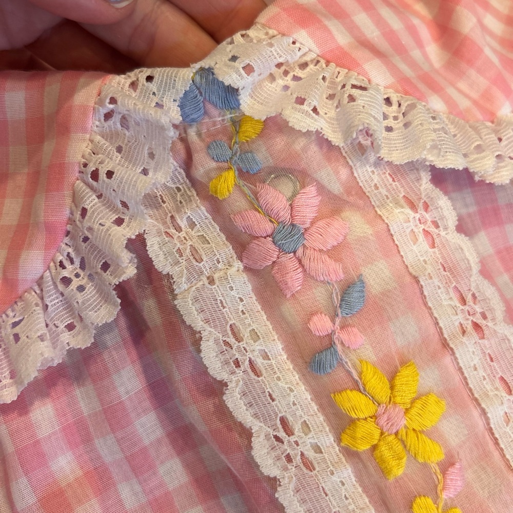 Cutest Vintage Pink Gingham Flower Robe - Picture 3 of 16